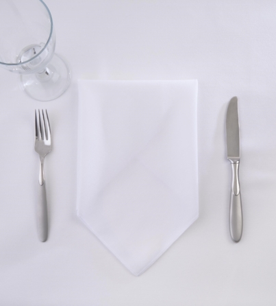 Victoria White Napkin and tablecloth (1)